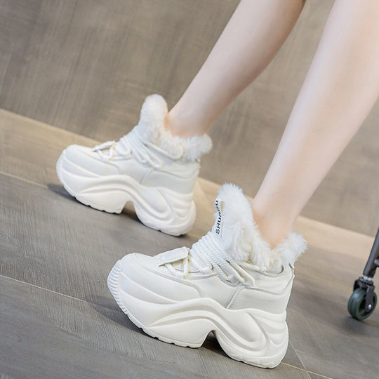 Damen Hochflorige Sneaker mit trendigem Futter und rutschfester Sohle EB