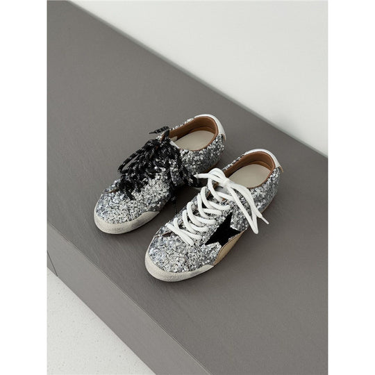 Damen Sneakers mit glitzerndem Design und kontrastierenden Schnürsenkeln EB