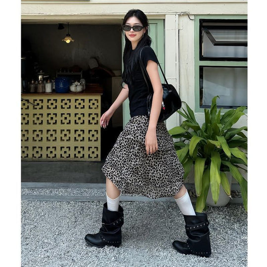 Damen Biker-inspirierte Slouch-Stiefelette mit Nietenriemen und Dornschließen-Detail EB