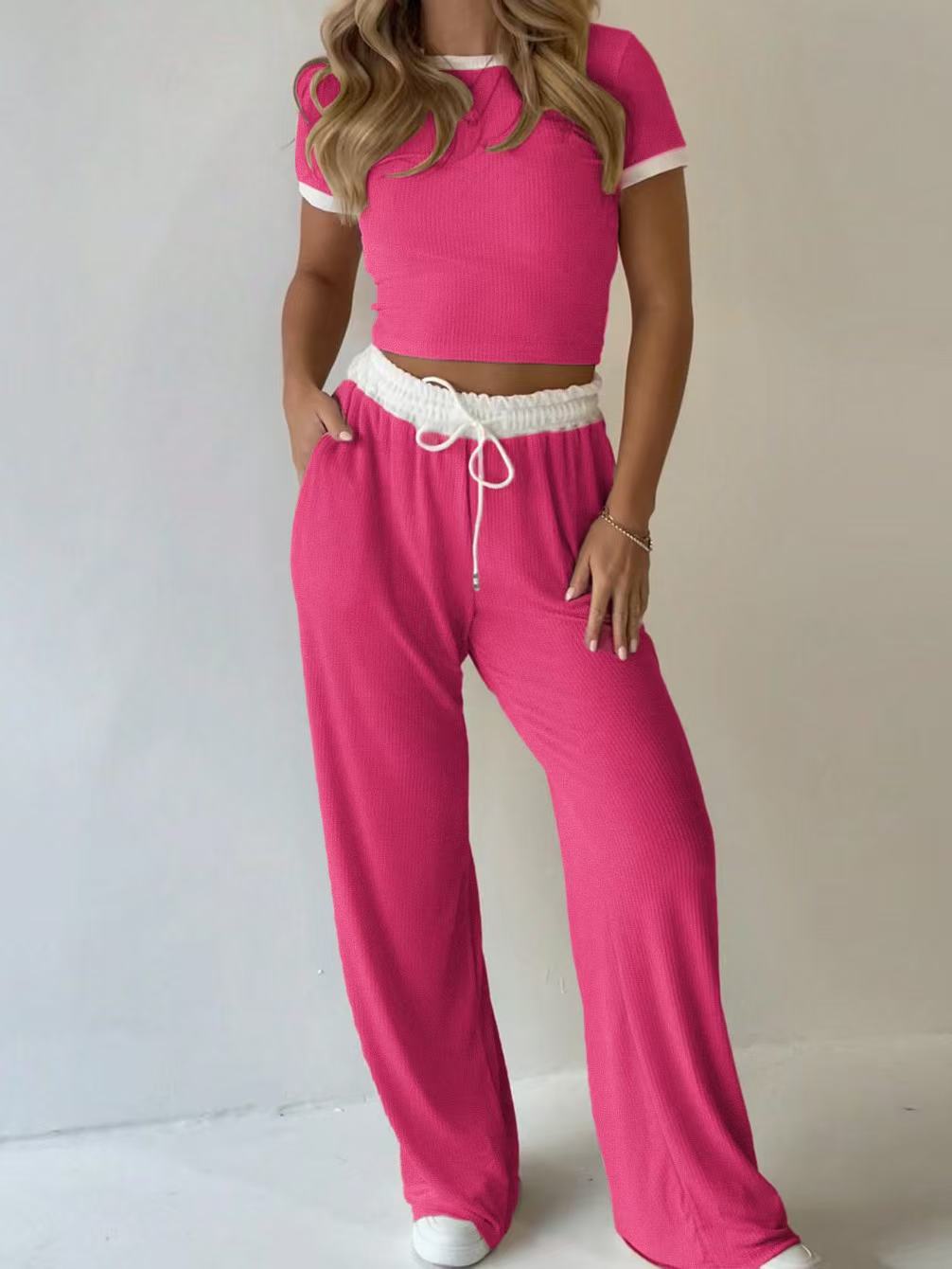 Damen lässiges zwei-teiliges Freizeit-Set mit cropped T-Shirt und weiten Hose EB