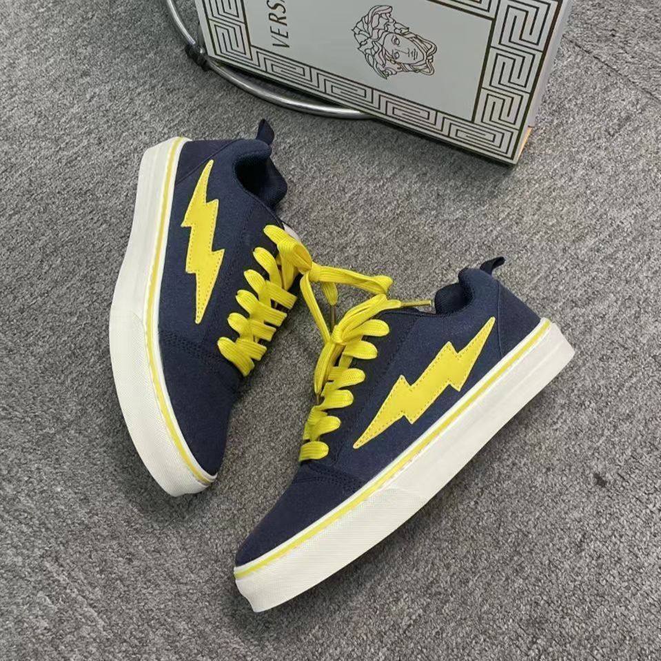 Damen Sportliche Sneakers im modernen Design mit aufwendigem Blitzmotiv EB
