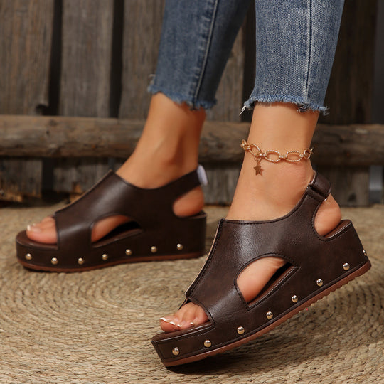 Damen Wedge-Sandaletten mit modischen Ausschnitten und eleganten Perlendetails EB