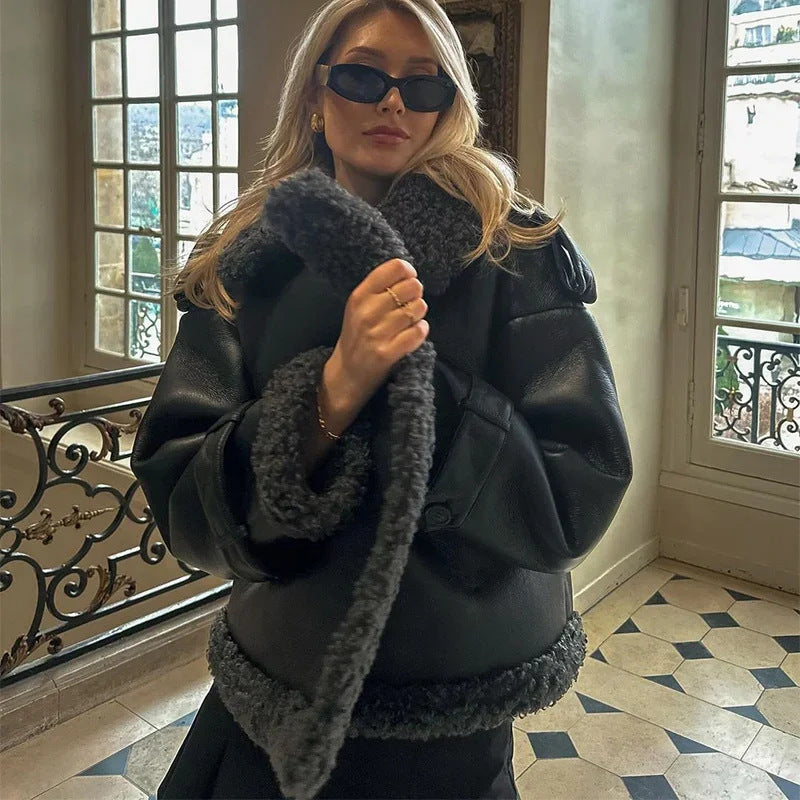 Damen Modische Kunstlederjacke mit kuscheligem Fellkragen und tailliertem Gürtel EB