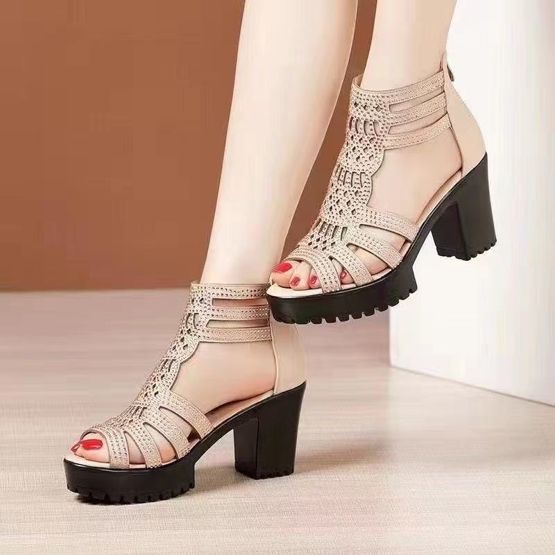 Damen Absatzsandalen mit elegantem Schnitt und detailverliebtem Design EB