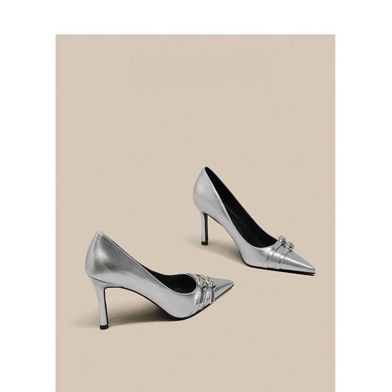 Damen High Heel Pumps mit elegantem Lackfinish und zierlichen Akzenten EB