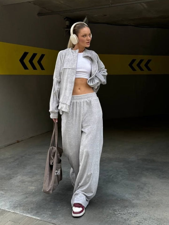 Damen moderne Velours-Zweiteiler mit kurzem Stehkragen-Zip und fließender hochgeschnittener Palazzohose Eichborn Berlin