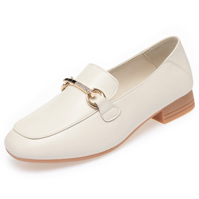 Damen Elegante Mokassins aus hochwertigem Kunstleder mit glänzendem Schmuckdetail EB