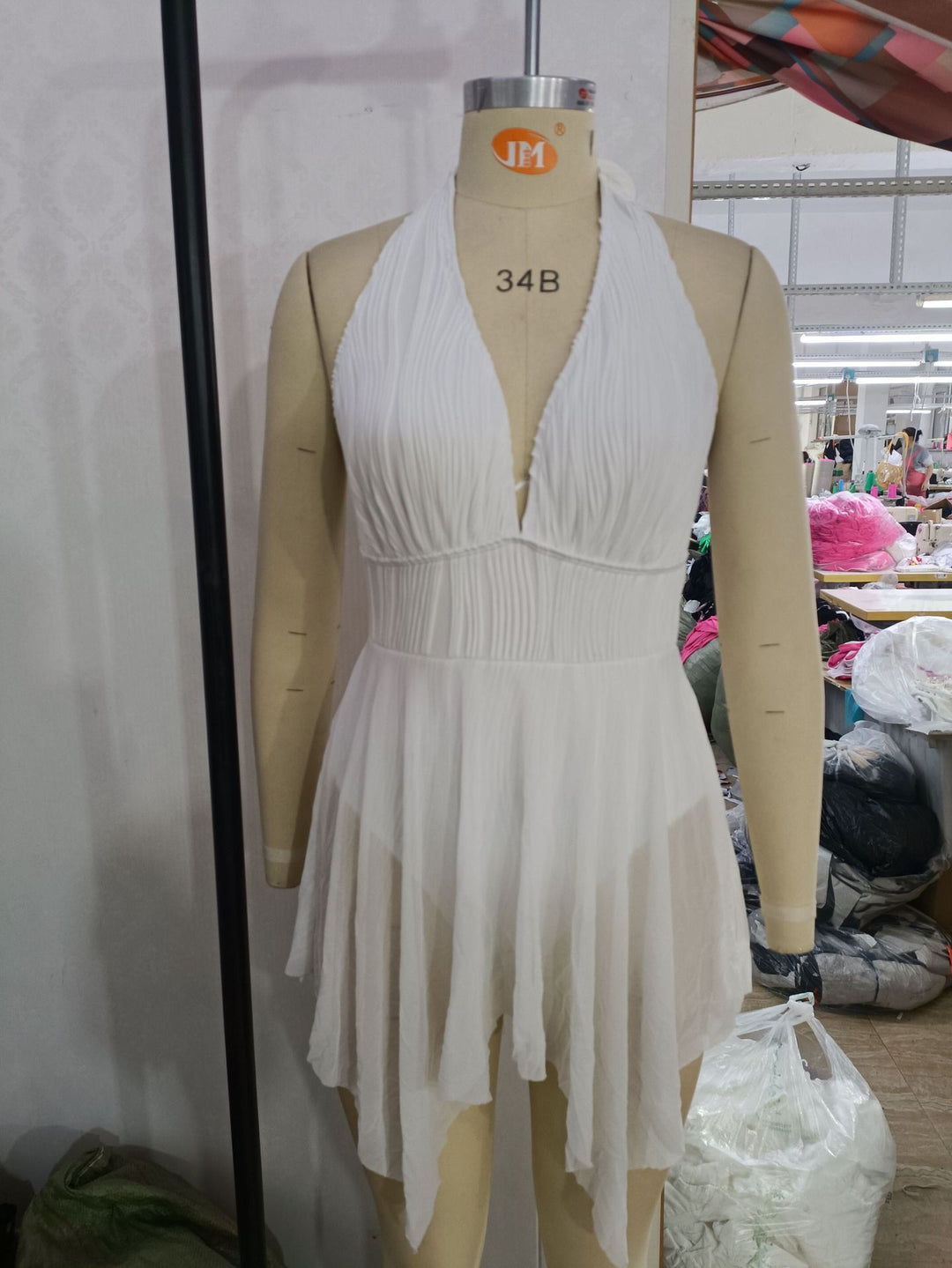 Damen Eleganter Wickel-Badeanzug mit tiefem V-Ausschnitt und Chiffonrock EB