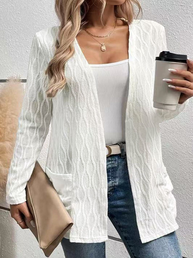 Damen Strickjacke mit raffiniertem Wellenmuster und praktischen Taschen EB
