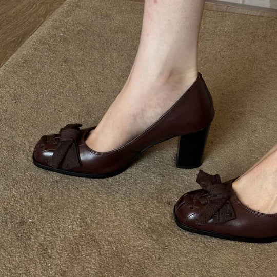 Damen elegante Pumps mit modischer Schleifenapplikation und bequemem Blockabsatz EB