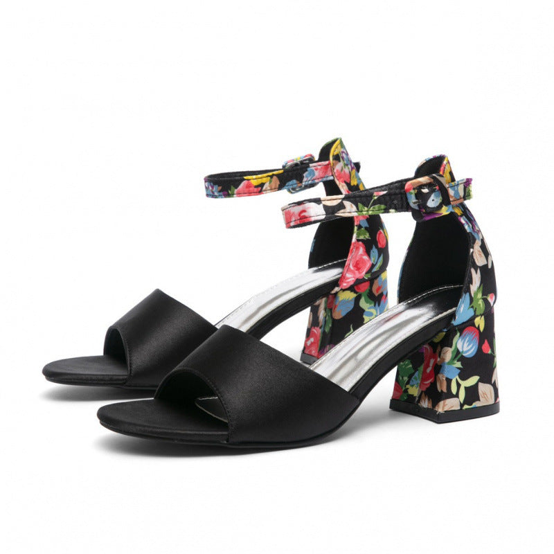 Damen elegante Riemchen-Sandalen mit floralem Design und stabilem Blockabsatz EB