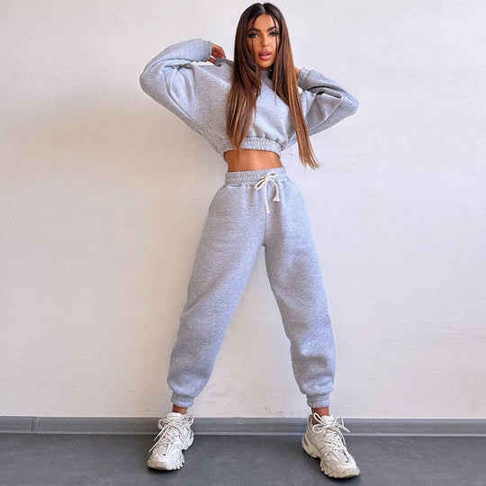 Damen cropped Stehkragen-Sweatset mit elastischem Taillenbund und hochtaillierter Tapered-Jogginghose Eichborn Berlin