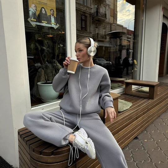 Damen Oversize-Sweatshirt und High-Waist Lounge-Jogginghose Set aus brushed Baumwollmix Eichborn Berlin