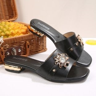 Damen komfortable Riemchen-Pantoletten mit eleganter Blumenapplikation EB