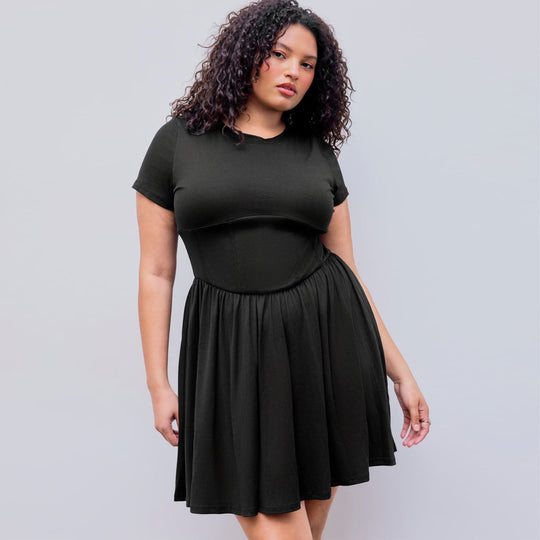 Damen elegantes A-Linien Kleid mit schwingendem Rock und modischem Schnitt EB
