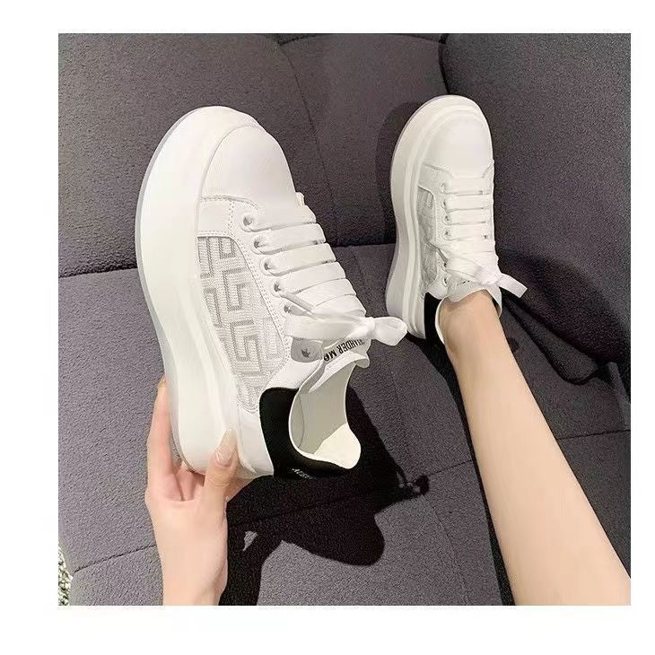 Damen Plattform-Sneaker mit trendiger Schnürung und außergewöhnlichem Design EB