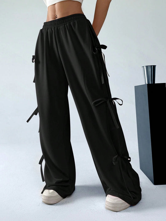 Damen Weit geschnittene Cargohose mit Leopardenmuster und eleganten Schnürdetails EB