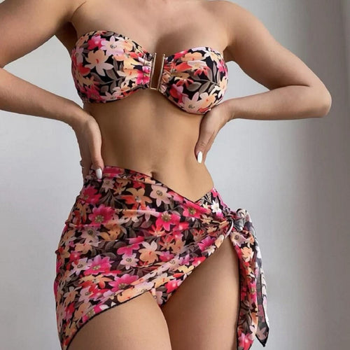 Damen Bikini-Set mit elegantem Bandeau-Oberteil und floralem Wickelrock EB