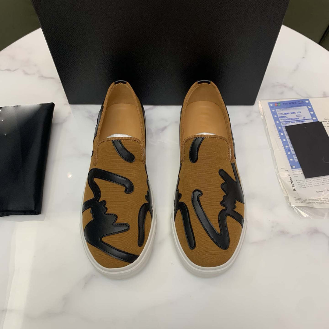 Damen Slip-On Sneakers mit auffälligem Design und rutschfester Laufsohle EB