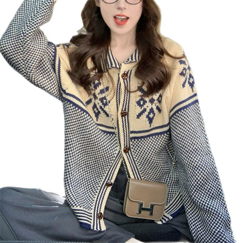 Damen Strickjacke mit festlichem Motiv und praktischen Taschen EB