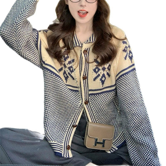Damen Strickjacke mit festlichem Motiv und praktischen Taschen EB