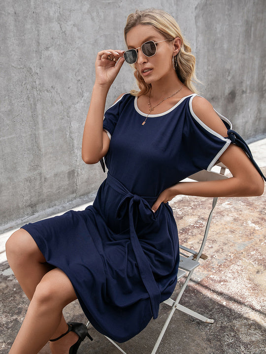 Damen lässiges Midikleid mit taillierbarem Gürtel und Schleifendetails EB