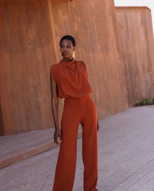Damen Eleganter Jumpsuit mit hochgeschlossenem Kragen und weiten Beinen EB