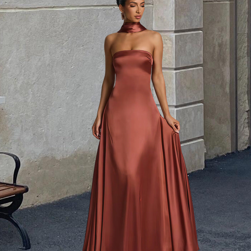 Damen Bandeau-Maxikleid mit schickem Halsschmuck und fließendem Satin EB