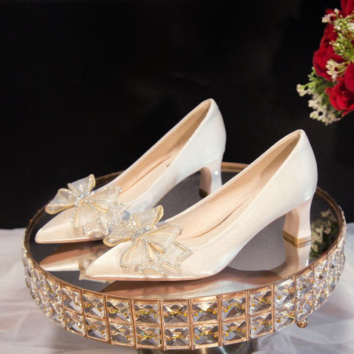 Damen elegante spitze Pumps mit Schmuckdetails EB