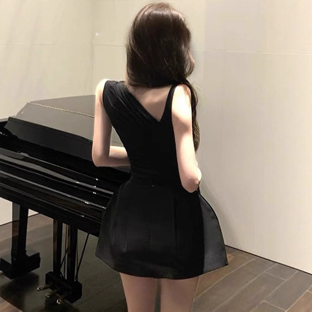 Damen Kleid mit asymmetrischem Design und raffinierten Drapierungen EB