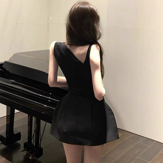 Damen Kleid mit asymmetrischem Design und raffinierten Drapierungen EB