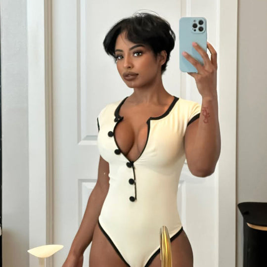 Damen Modischer Body mit Knopfdetails EB