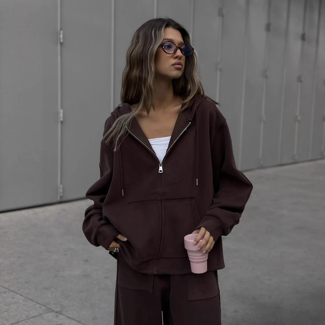 Damen oversized Kapuzenjacke mit Reißverschluss und lässiger Cargo-Loungehose Eichborn Berlin