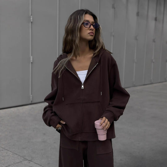 Damen oversized Kapuzenjacke mit Reißverschluss und lässiger Cargo-Loungehose Eichborn Berlin