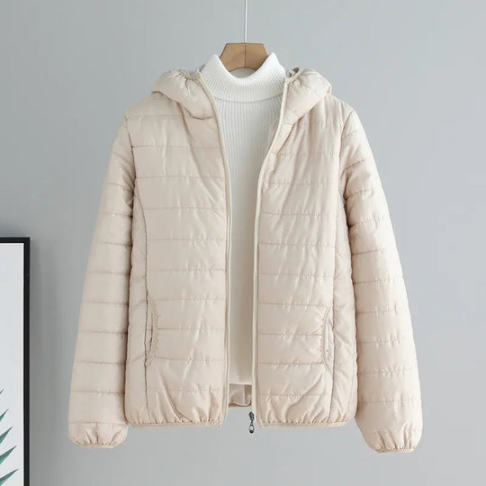 Damen gesteppte Übergangsjacke mit Kapuze und modernem Schnitt EB