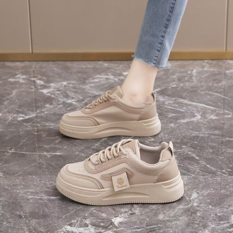 Damen Sportliche Sneaker mit gepolsterter Innensohle und rutschfester Laufsohle EB