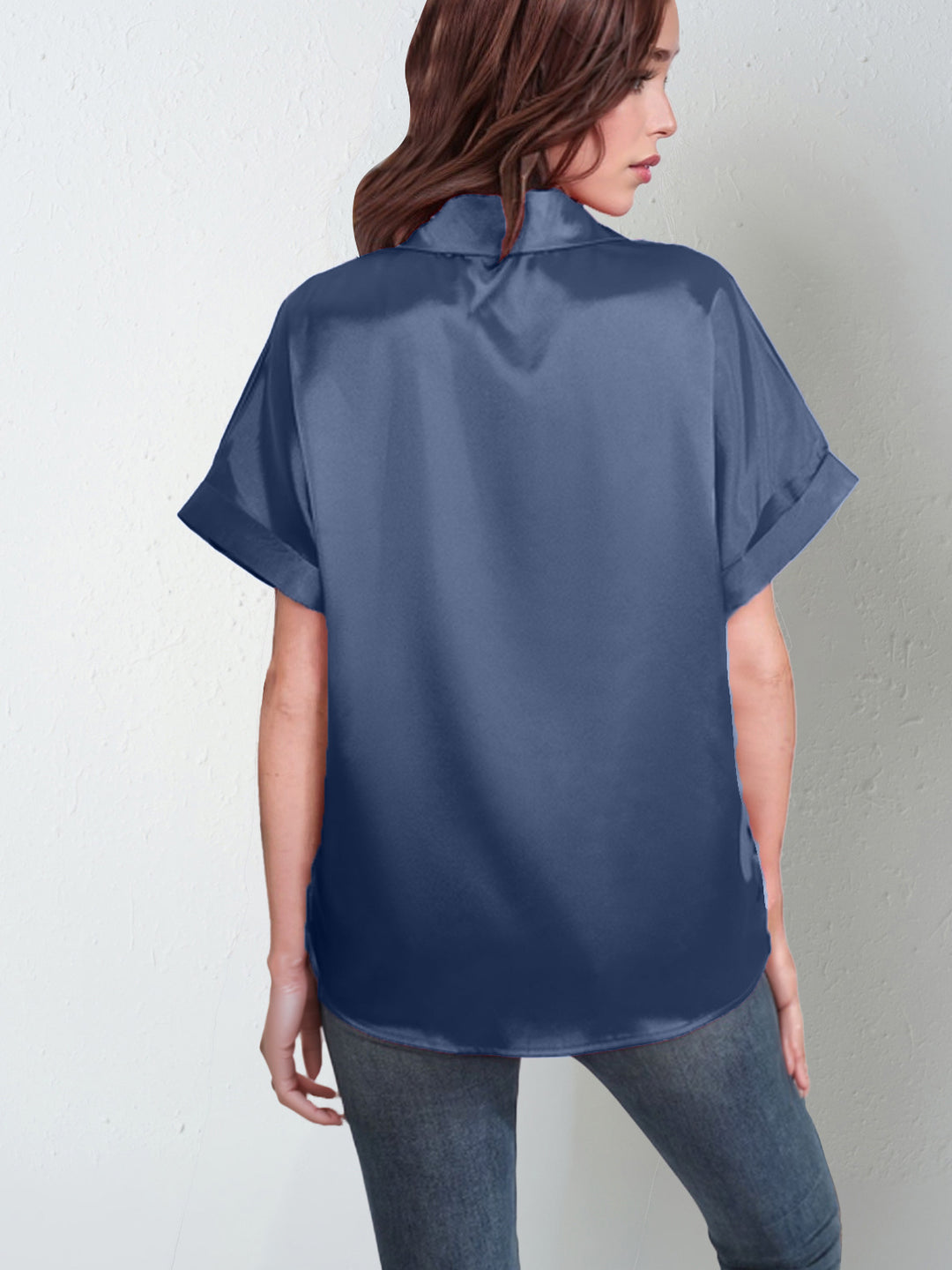 Damen Satin-Bluse mit großem Kragen und überschnittenen Schultern EB