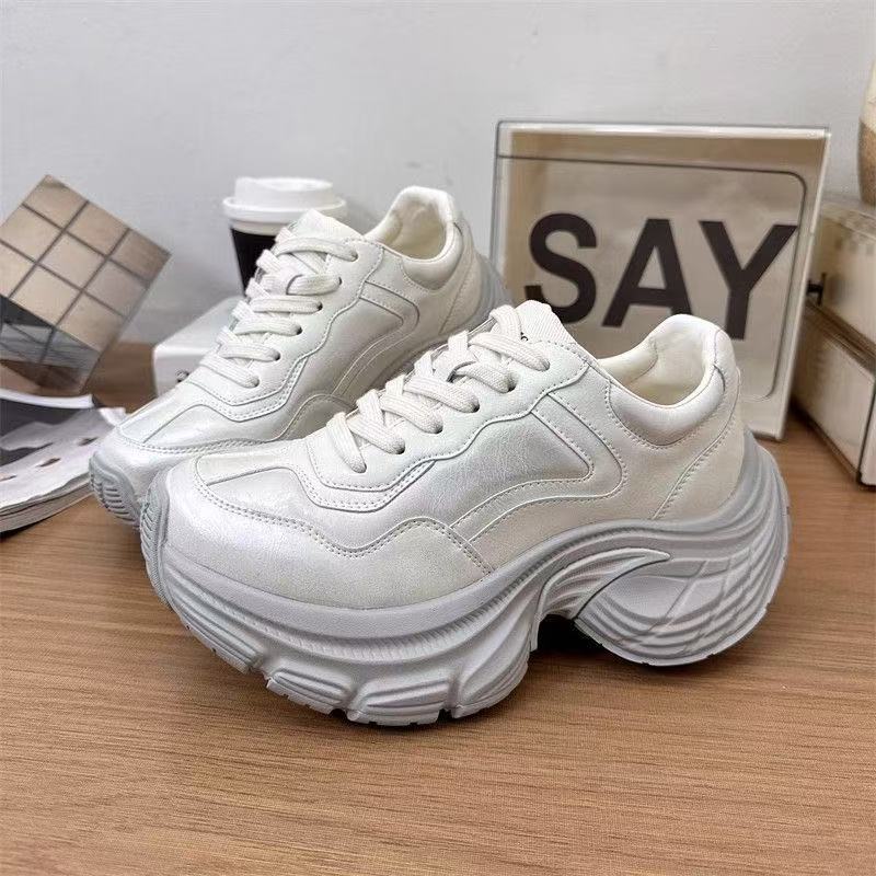 Damen Chunky Sneakers mit modischem Obermaterial und stabiler Sohlenkonstruktion EB