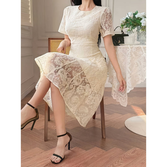 Damen Spitzenkleid mit transparenten Ärmeln und romantischen Details EB