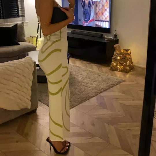 Damen Maxikleid im trendigen Silhouette mit asymmetrischem Design und dekorativen Linien EB