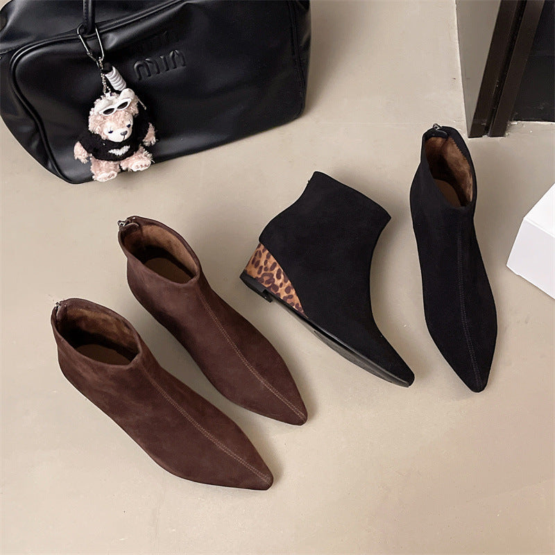 Damen Ankle Boots mit eleganter spitz zulaufender Form und tierischem Akzent EB