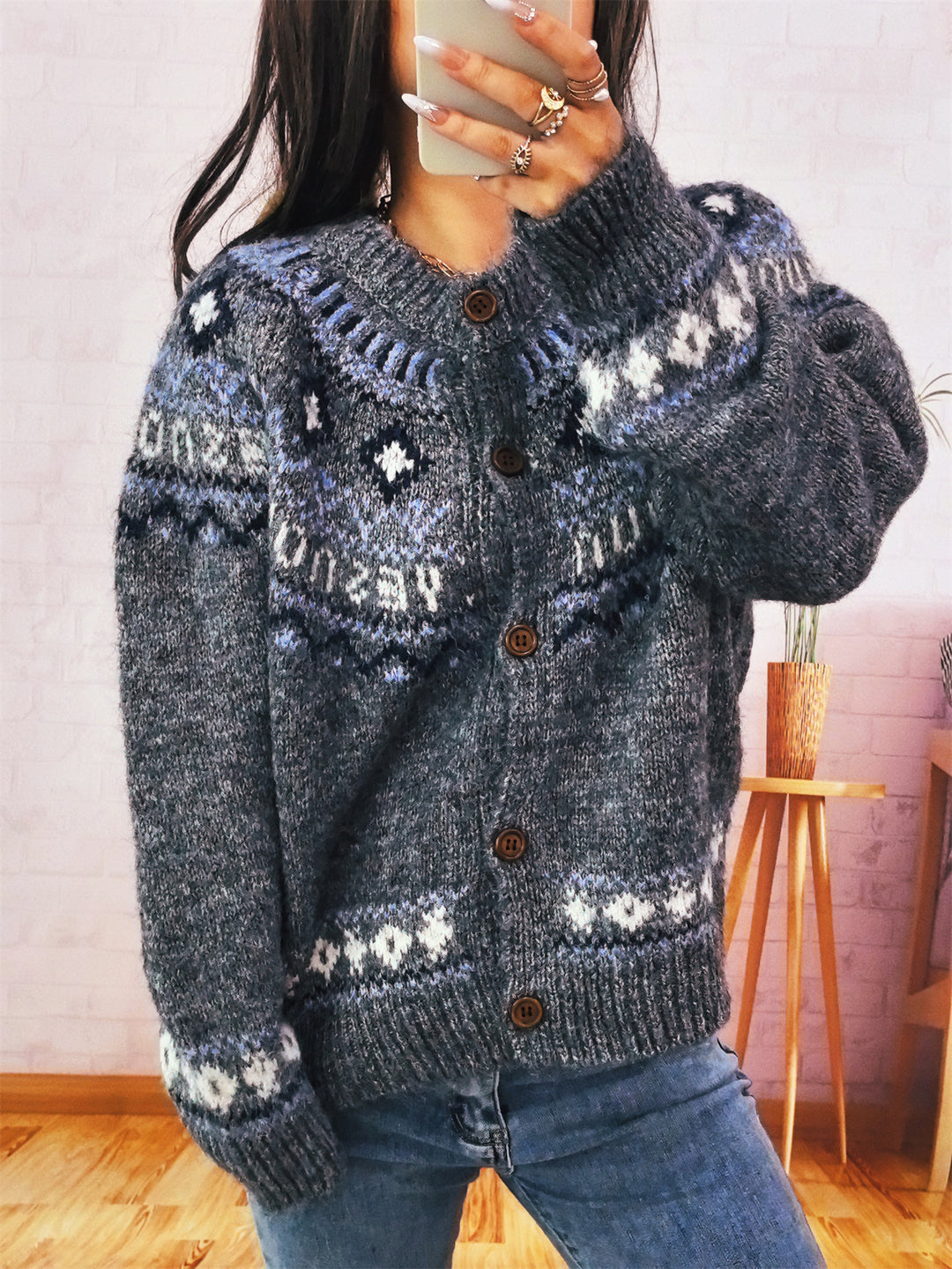 Damen Strickjacke mit buntem nordischen Muster und hochwertigen Holzknöpfen EB