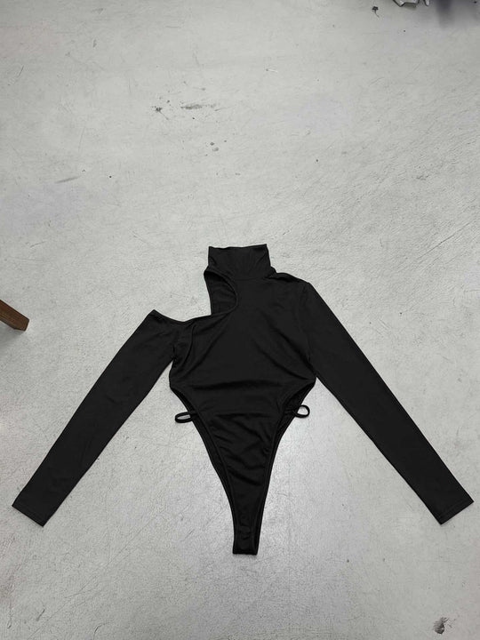 Damen Body mit asymmetrischem Schnitt und hohen Rüschen EB
