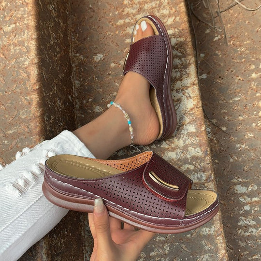 Damen Offene Clogs mit atmungsaktiver Lochstruktur und sicherem Riemendesign EB
