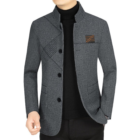 Herren Strick-Sakko mit Rippärmel, Stehkragen und aufgesetzten Taschen EB