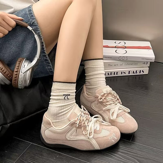 Damen Sportliche Sneakers mit verspieltem Apfelmotiv und atmungsaktiven Mesh-Elementen EB