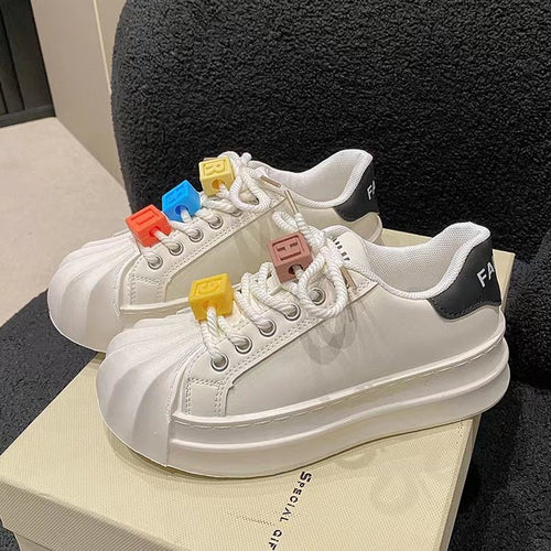 Damen Casual Sneakers mit bunten Schnürsenkeln und komfortabler Plateau-Sohle EB