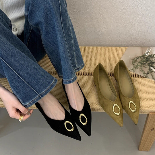 Damen elegante spitze Pumps mit dekorativen Metallakzenten EB