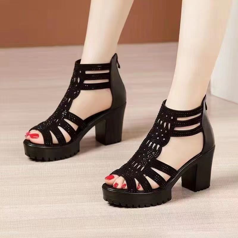 Damen Absatzsandalen mit elegantem Schnitt und detailverliebtem Design EB