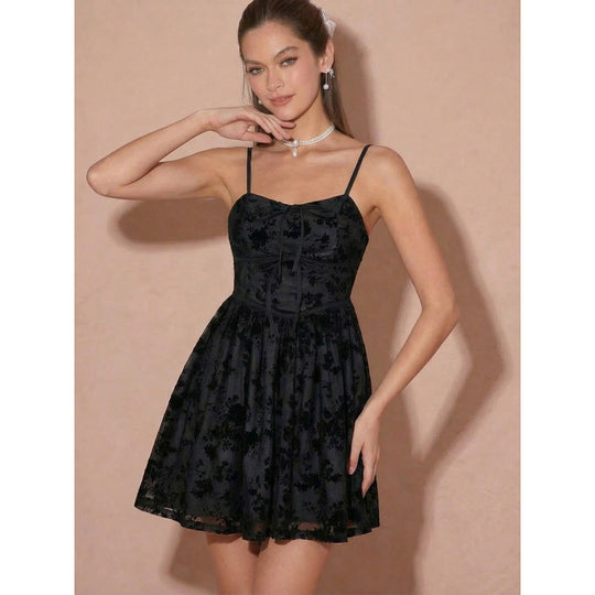 Damen Sommerliches Minikleid mit feinen Spitzenakzenten EB